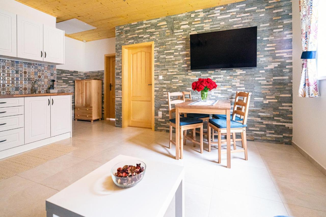 Apartmany Pod Rozsutcom - Zatkov Dvor - Prijazd Do Ubytovania Autom S Pohonom 4X4 Terchová Εξωτερικό φωτογραφία